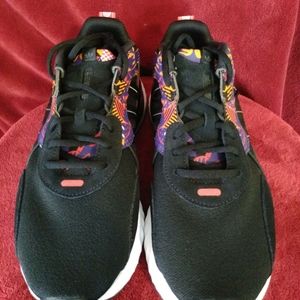 Men's 8.5 Adidas Hi-Tail marathon sneakers. Brand New. No Box